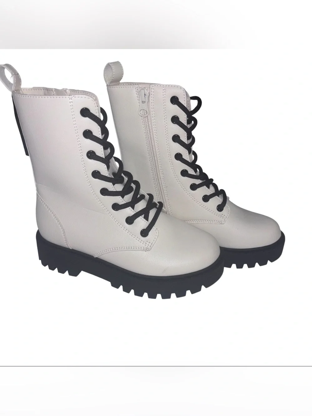 🎨 art class 🎨 White Combat Boots with Black Lug Sole Girls Size 13